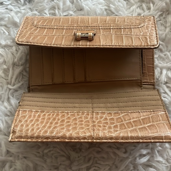 Cream color wallet - Picture 4 of 4